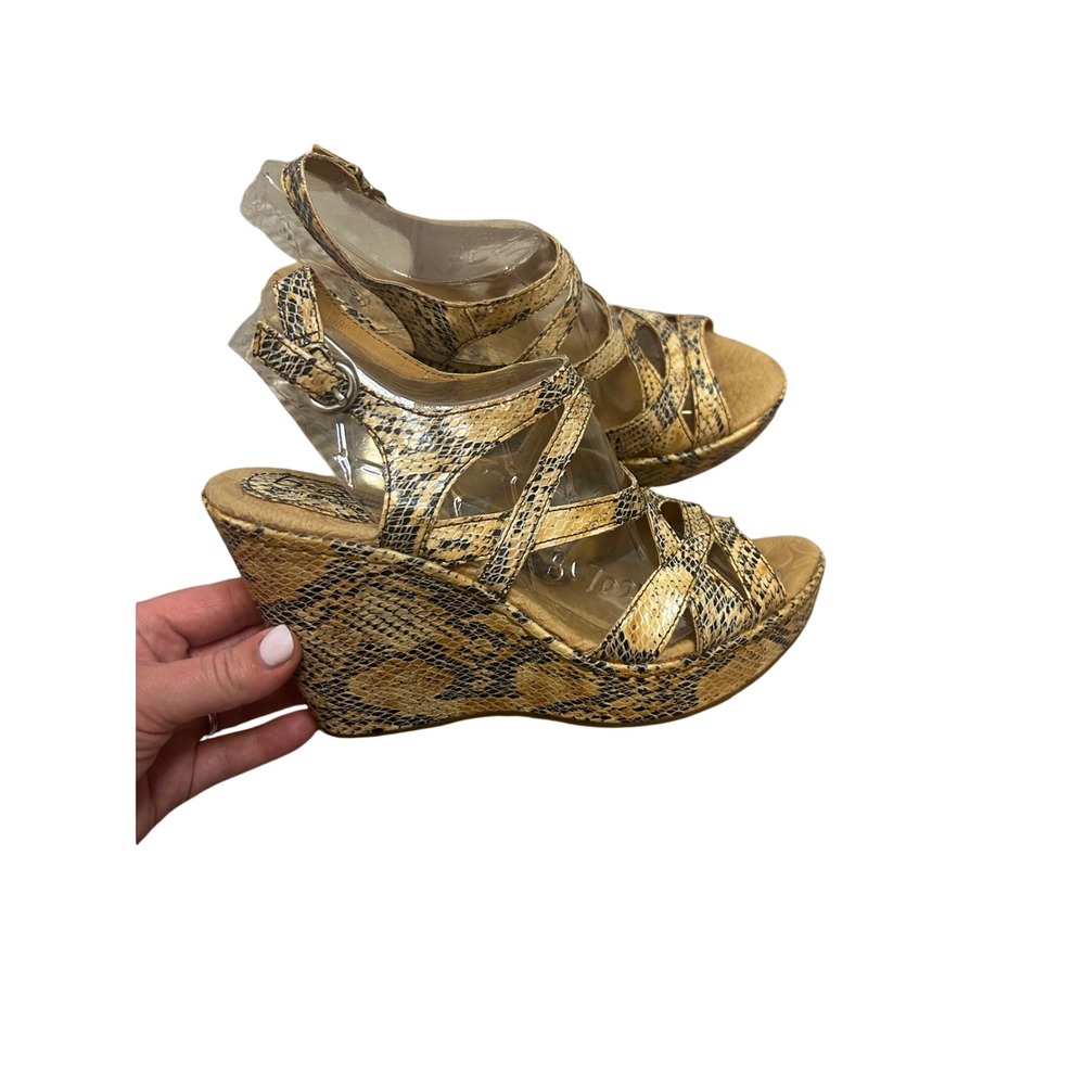 B.O.C. Born Concept Snakeskin Print Wedge Sandals Tan Black Womens Size 9